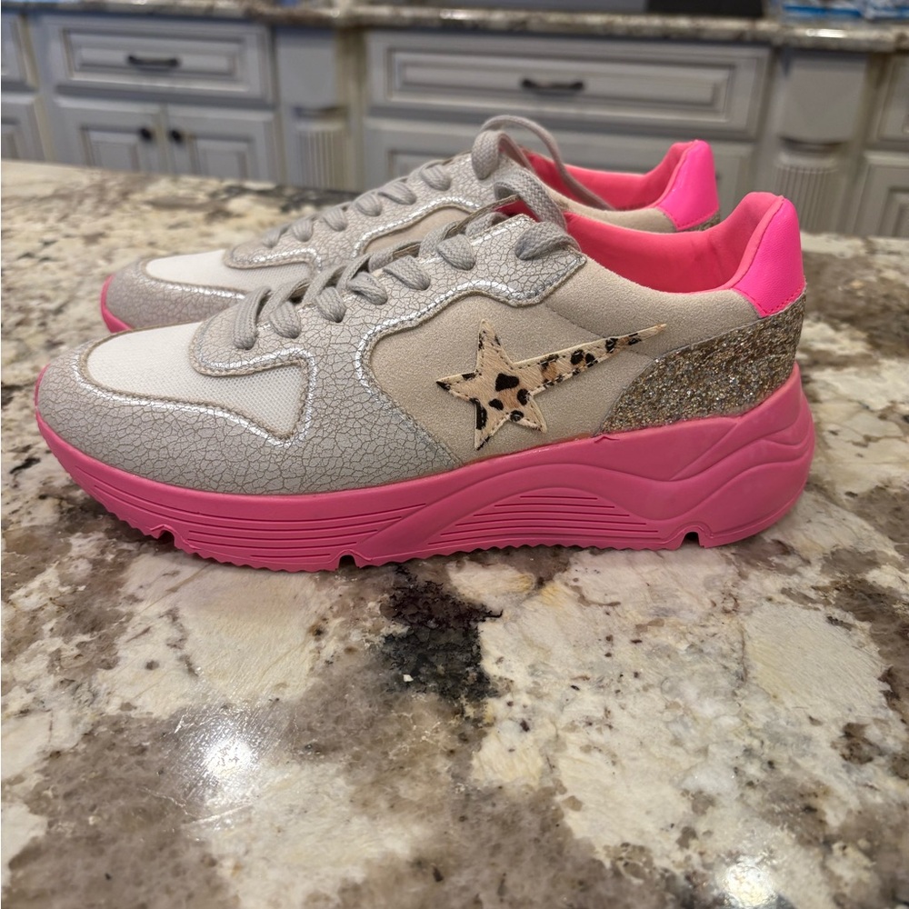 NEW without box! Beautiful Mi.iM Pink Glitter Sneakers.